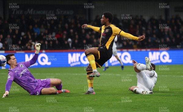 071225 - Boreham Wood v Newport County, Emirates FA Cup 2nd Round - Bobby Kamwa of Newport County shoots at goal