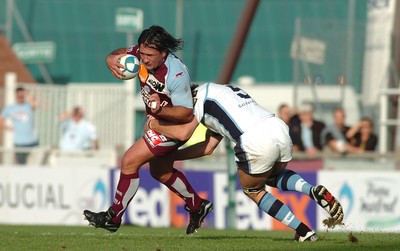 21.10.06 - Bourgoin v Cardiff Blues - Bourgoin's Olivier Sourgens takes on Robert Sidoli 