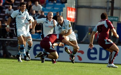 21.10.06  Bourgoin v Cardiff Blues  Mark Lewis runs into Augusto Petrilli  