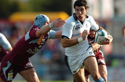 21.10.06  Bourgoin v Cardiff Blues  Mike Phillips is tackled by Julien Bonnaire  