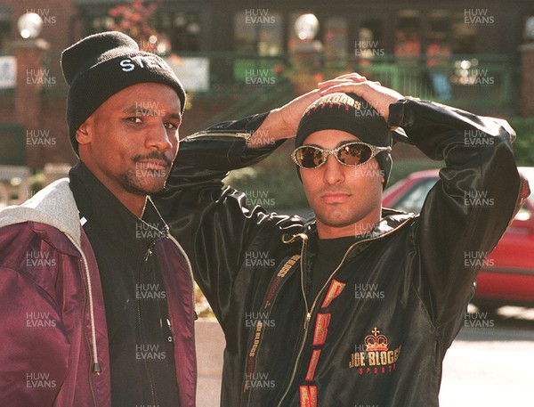 280995 - Boxing Press Conference - Steve Robinson (left) and Prince Naseem Hamed 