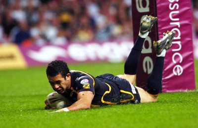 06.05.07 - Bradford Bulls v Leeds Rhinos Leeds Brent Webbe scores a try 