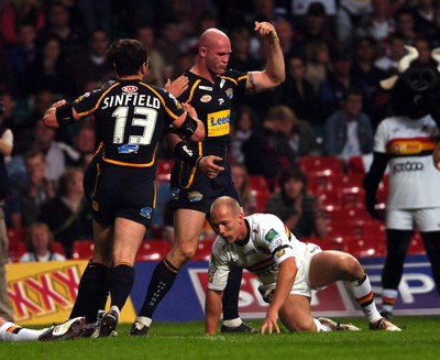 06.05.07 - Bradford Bulls v Leeds Rhinos Leeds Keith Senior celebrates after scoring a try 