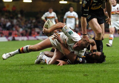 06.05.07 - Bradford Bulls v Leeds Rhinos Bradford's Michael Platt is brought down 