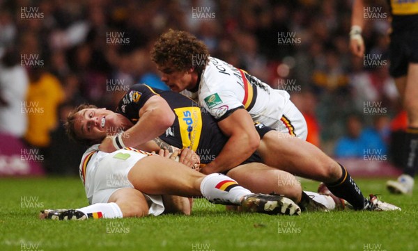 06.05.07 - Bradford Bulls v Leeds Rhinos Leeds Gareth Ellis tries is held by Jamie Langley and Terry Newton 