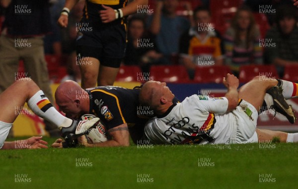 06.05.07 - Bradford Bulls v Leeds Rhinos Leeds Keith Senior scores a try 