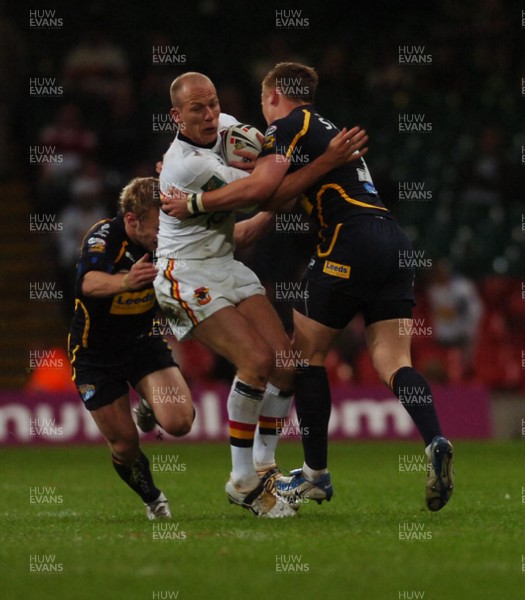 06.05.07 - Bradford Bulls v Leeds Rhinos Bradford's James Evans is stopped by Lee Smith and Rob Burrow 