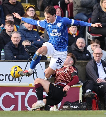 170126 - Bradford City v Cardiff City - Sky Bet League 1 - Perry Ng of Cardiff is tackled by Bobby Pointon of Bradford