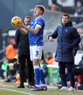 170126 - Bradford City v Cardiff City - Sky Bet League 1 - Manager Brian Barry-Murphy of Cardiff watches Joel Bagan of Cardiff as he prepares to throw in