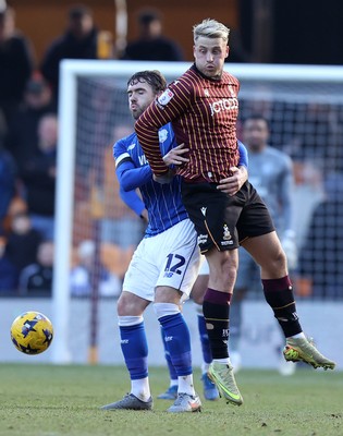 170126 - Bradford City v Cardiff City - Sky Bet League 1 - Calum Chambers of Cardiff and Stephen Humphries of Bradford