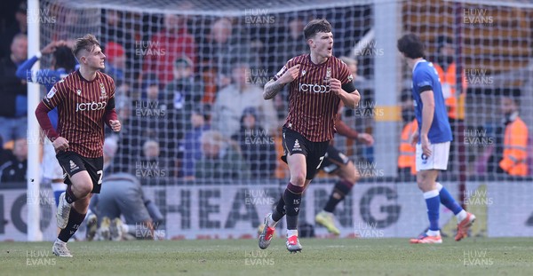 170126 - Bradford City v Cardiff City - Sky Bet League 1 - Jenson Metcalfe of Bradford celebrates only goal from Bradford