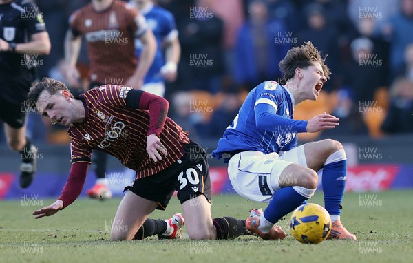170126 - Bradford City v Cardiff City - Sky Bet League 1 - Cian Ashford of Cardiff is felled by Joe White of Bradford