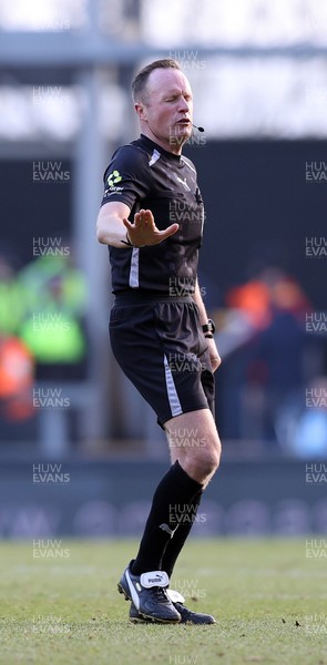 170126 - Bradford City v Cardiff City - Sky Bet League 1 - Referee David Rock