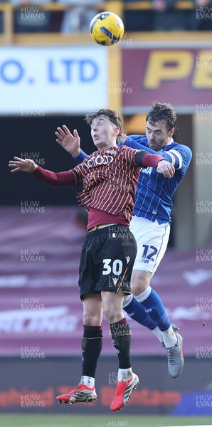170126 - Bradford City v Cardiff City - Sky Bet League 1 - Calum Chambers of Cardiff and Joe White of Bradford