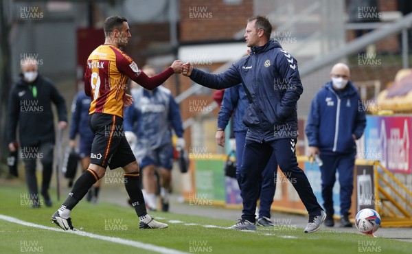 241020 - Bradford City v Newport County - Sky Bet League 2 - Manager Mike Flynn of Newport County greets Lee Novak of Bradford City before the start of the game