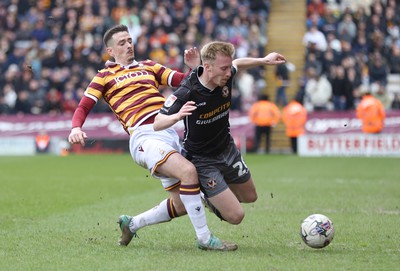 270424 - Bradford City v Newport County - Sky Bet League 2 - Harry Charsley of Newport County and Jamie Walker of Bradford City