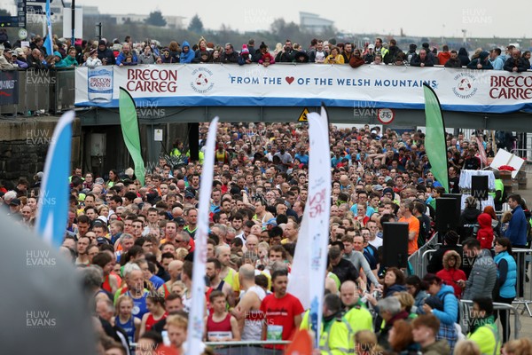 310319 - Brecon Carreg Cardiff Bay Run - The mass start of the run