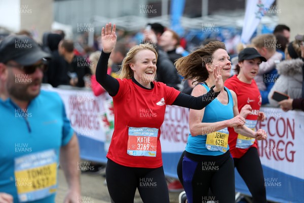 310319 - Brecon Carreg Cardiff Bay Run - Picture shows people enjoying the 10k run