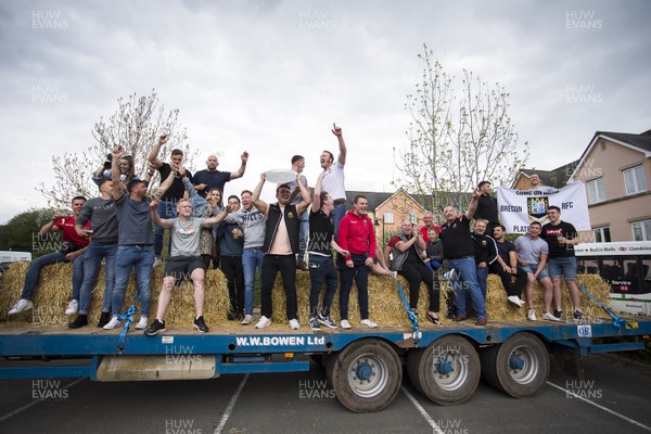 290419 - Brecon RFC Parade around the town on the back of a tractor to celebrate their victory in the WRU National Plate - Picture shows Head Coach Andy Powell with the team on the trailer