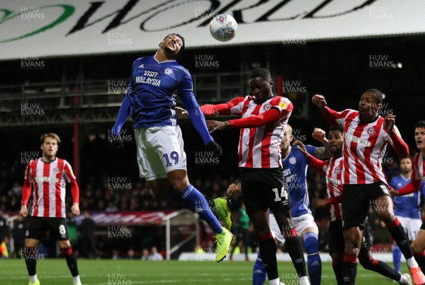 111219 - Brentford v Cardiff City, Sky Bet Championship - Nathaniel Mendez-Laing of Cardiff City tries to get to the ball to head at goal
