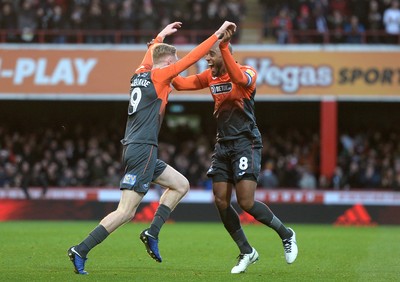 081218 - Brentford v Swansea City - SkyBet Championship - Leroy Fer of Swansea City celebrates scoring goal with Oliver McBurnie (left)