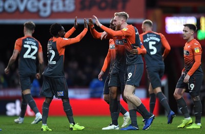 081218 - Brentford v Swansea City - SkyBet Championship - Leroy Fer of Swansea City celebrates scoring goal with Oliver McBurnie (right) and Nathan Dyer (left)