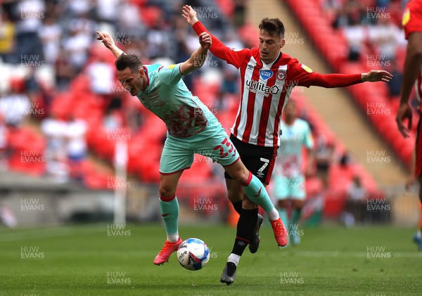 290521 - Brentford v Swansea City - SkyBet Championship Play off Final - Connor Roberts of Swansea City is tackled by Sergi Canos of Brentford
