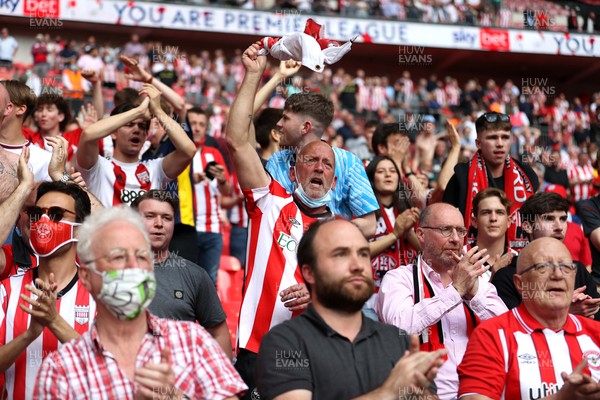 290521 - Brentford v Swansea City - SkyBet Championship Play off Final - Brentford fans celebrate promotion to the Premier League with his players
