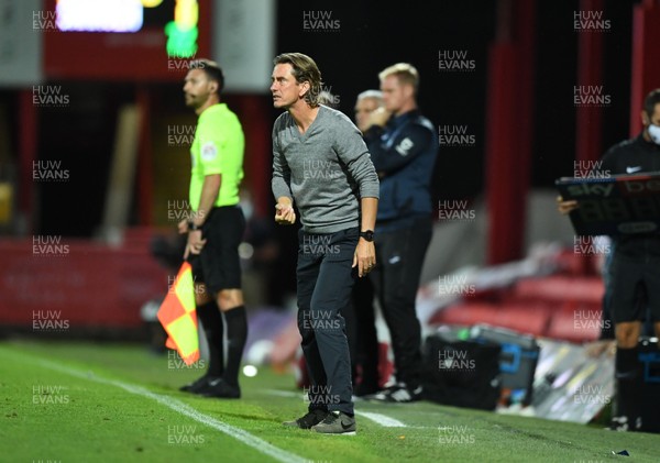 290720 - Brentford v Swansea City - EFL SkyBet Championship Play-Off - Brentford Manager Thomas Frank directs his players