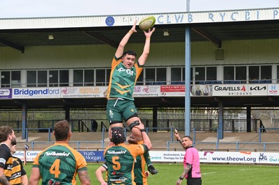 260425 - Bridgend Athletic v Skewen - Admiral National League 1 West Central - 