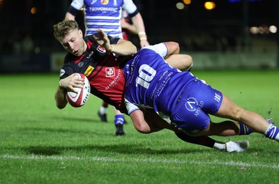 250925 - Bridgend Ravens RFC v Aberavon RFC, Super Rygbi Cymru - Frankie Jones of Aberavon dives in to score try