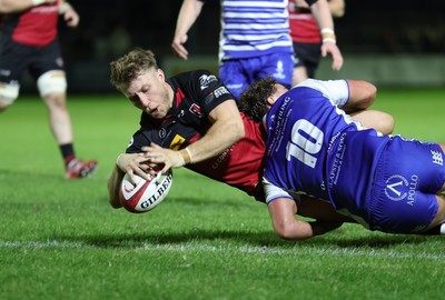 250925 - Bridgend Ravens RFC v Aberavon RFC, Super Rygbi Cymru - Frankie Jones of Aberavon dives in to score try