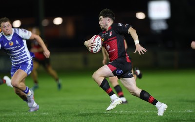 250925 - Bridgend Ravens RFC v Aberavon RFC, Super Rygbi Cymru - Scott Whitlock of Aberavon breaks for the line
