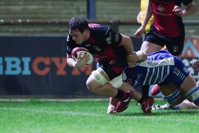 250925 - Bridgend Ravens RFC v Aberavon RFC, Super Rygbi Cymru - Lewis Marsh of Aberavon powers over to score try