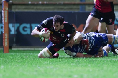 250925 - Bridgend Ravens RFC v Aberavon RFC, Super Rygbi Cymru - Lewis Marsh of Aberavon powers over to score try