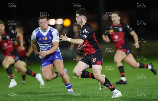 250925 - Bridgend Ravens RFC v Aberavon RFC, Super Rygbi Cymru - Scott Whitlock of Aberavon breaks for the line