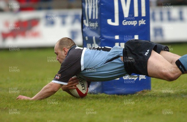 160503 - Bridgend v Cardiff - Welsh Premiership - Cardiff's Pieter Muller scores try