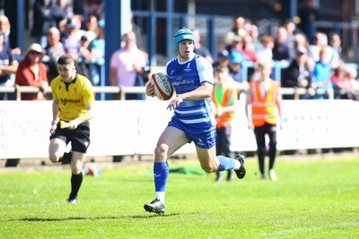 050425 - Bridgend v Cardiff RFC - Super Rygbi Cymru (SRC) - Cameron Ellis of Bridgend Ravens races toward the trty line