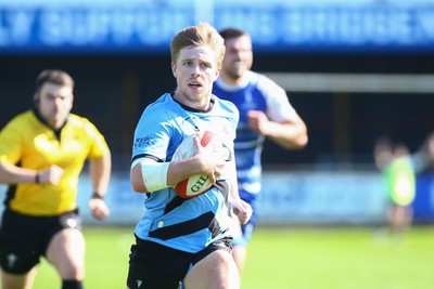 050425 - Bridgend v Cardiff RFC - Super Rygbi Cymru (SRC) - Ethan Lloyd of Cardiff runs in to score a try