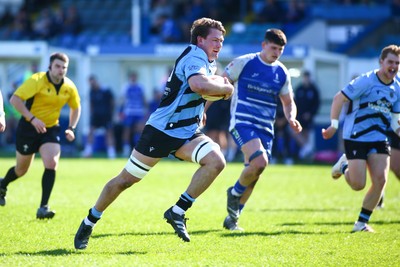 050425 - Bridgend v Cardiff RFC - Super Rygbi Cymru (SRC) - Aled Ward of Cardiff bursts through the Bridgend Ravens defence to score a try