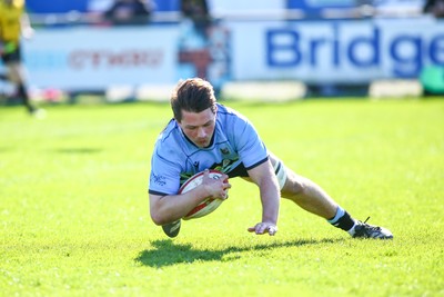 050425 - Bridgend v Cardiff RFC - Super Rygbi Cymru (SRC) - Aled Ward of Cardiff bursts through the Bridgend Ravens defence to score a try