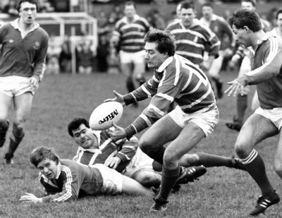 Bridgend v Llanelli 040389