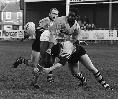 071291 - Bridgend v Newbridge - Heineken League - Glen Webbe 