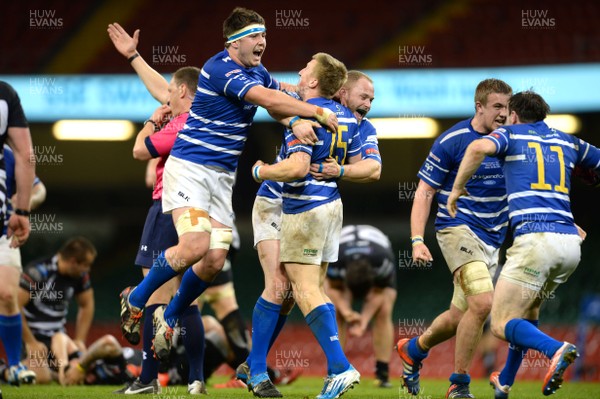 030515 - Bridgend v Pontypridd - SSE Swalec Cup Final 2015 -Bridgend players celebrate at the final whistle