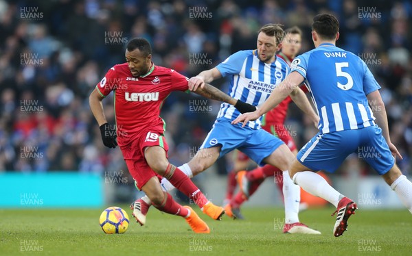 240218 - Brighton and Hove Albion v Swansea City, Premier League - Jordan Ayew of Swansea City takes on Dale Stephens of Brighton and Lewis Dunk of Brighton