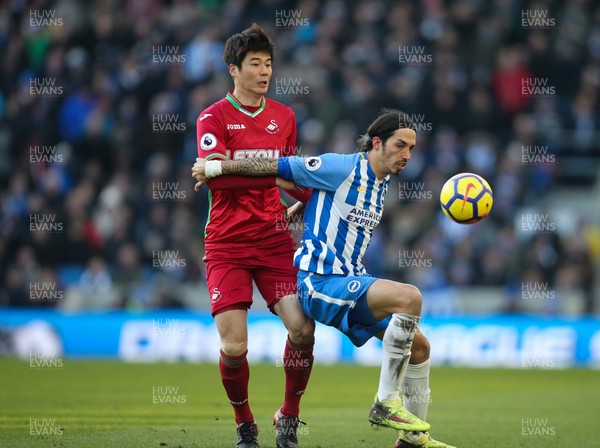 240218 - Brighton and Hove Albion v Swansea City, Premier League - Ki Sung Yueng of Swansea City and Ezequiel Schelotto of Brighton compete for the ball