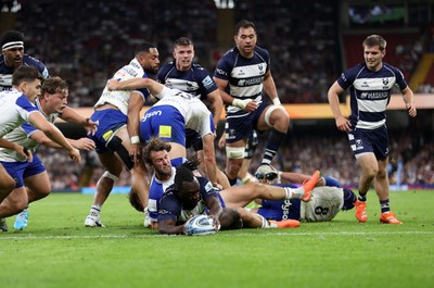 100525 - Bristol Bears v Bath Rugby - Gallagher Premiership - Gabriel Ibitoye of Bristol finds a gap to dive over the line and score a try