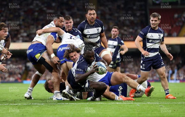 100525 - Bristol Bears v Bath Rugby - Gallagher Premiership - Gabriel Ibitoye of Bristol finds a gap to dive over the line and score a try