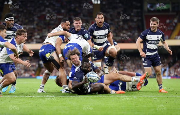 100525 - Bristol Bears v Bath Rugby - Gallagher Premiership - Gabriel Ibitoye of Bristol finds a gap to dive over the line and score a try