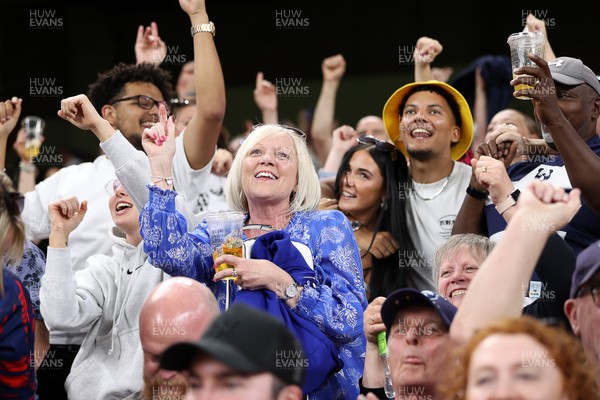 100525 - Bristol Bears v Bath Rugby - Gallagher Premiership - Bristol fans celebrate their team scoring a try